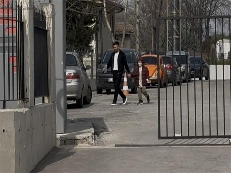 KARDEŞİYLE TANIŞTI