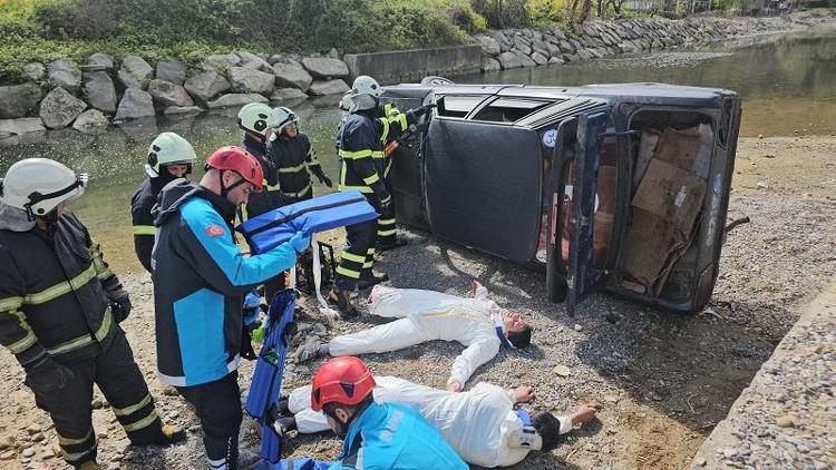 MADENCİLER ENKAZDA ÇALIŞTI