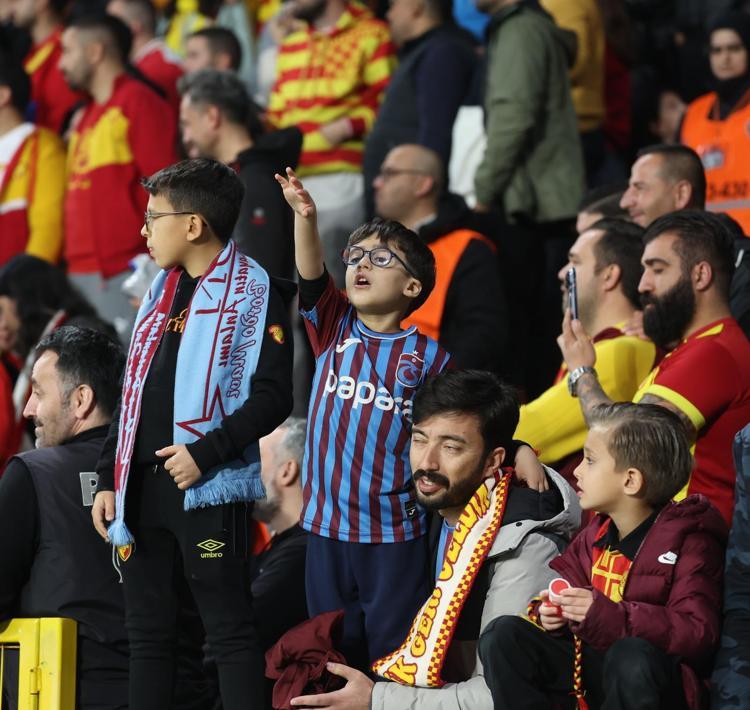 ‘BİZE HER YER MİSAFİRPERVERLİK, BİZE HER YER DOSTLUKTUR’