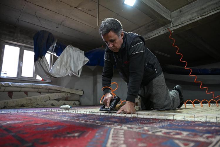 BÜYÜK SARAYLARDA VE MALİKANELERDE KULLANILIYOR