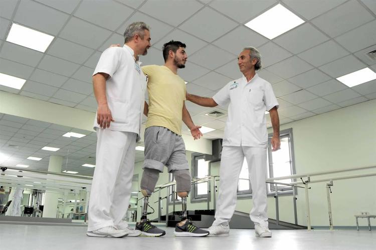 BURADA GÜÇLENİYORUZ