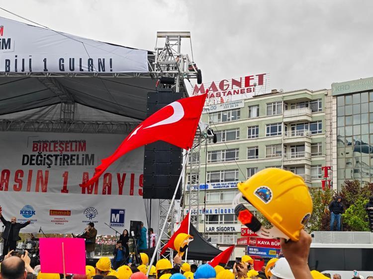 MİTİNG VE KONSER DÜZENLENDİ
