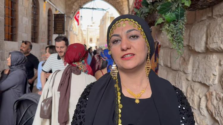 SADAKAT HANIMIN ŞALINI İSTEYENLER OLUYOR