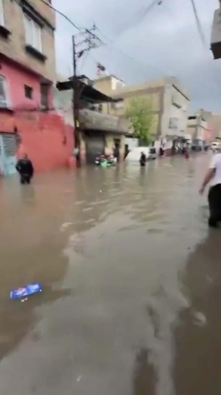 VATANDAŞLAR AVM’LERE SIĞINDI
