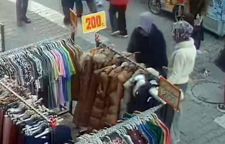 ALIŞVERİŞ ANLARI KAMERADA