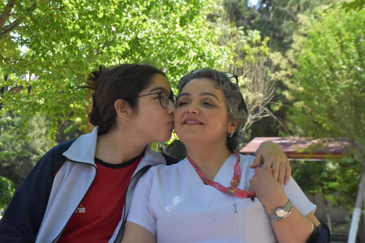 ANNEM ENGELİNİ HİSSETTİRMİYOR