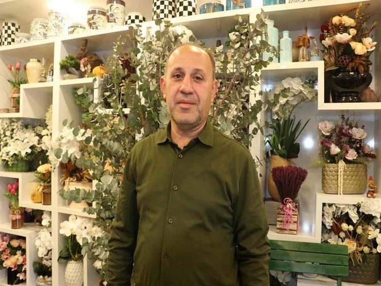ANNELERİNİ KABRİ BAŞINDA ANIYORLAR