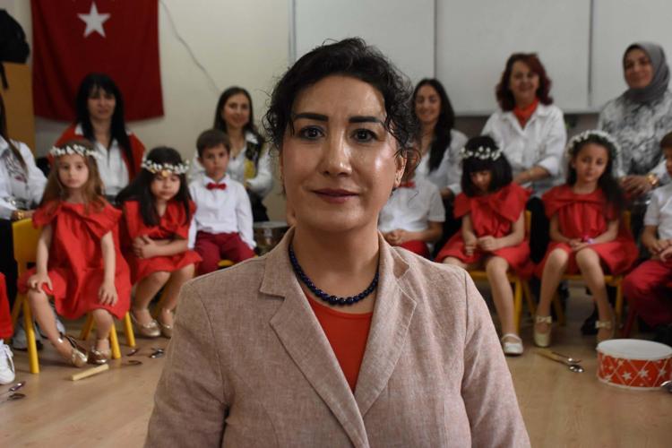 VELİLER ÖZVERİLİ DAVRANDILAR