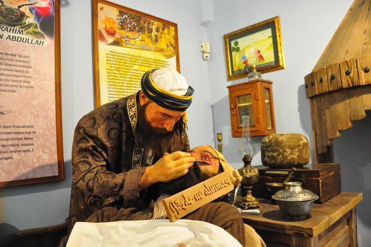 BİNA BÜYÜK ZARAR GÖRDÜ