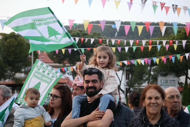 EN BÜYÜK İLGİ İSMET’E