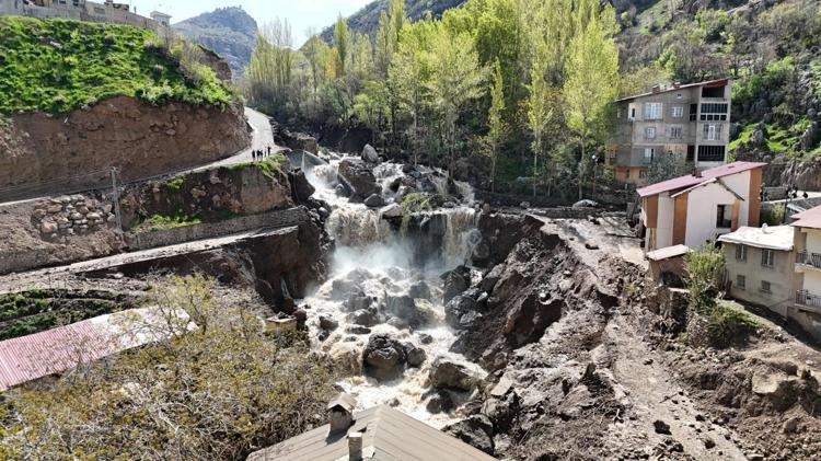 HASAR SONRASI BÖLGE DRONLA GÖRÜNTÜLENDİ