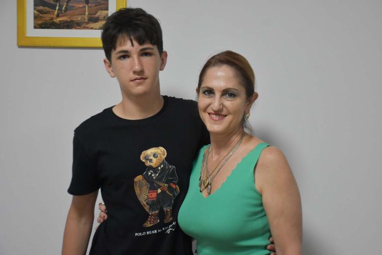MUTLU VE GURURLUYUM