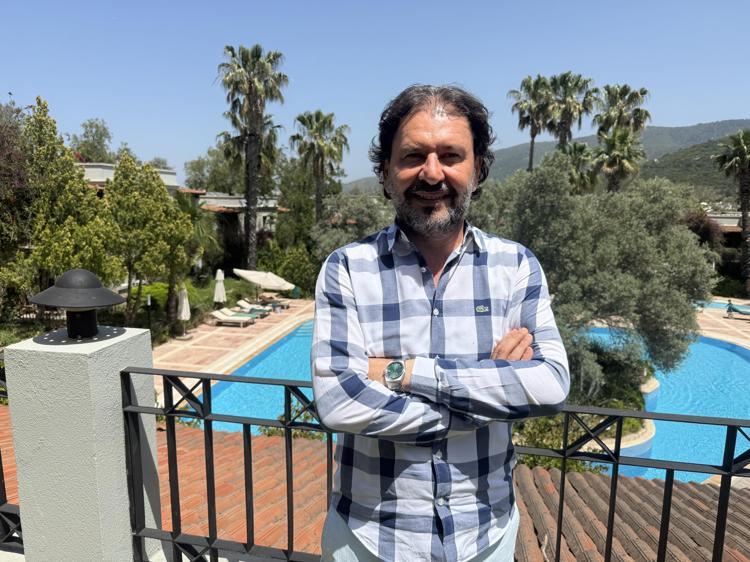 HER KİTLEYE, HER MİSAFİRİMİZE BİR HİZMET VAR