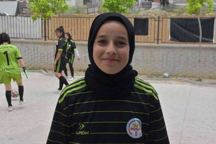 FUTBOLU ERKEKLER OYNAR DEDİLER, VAZGEÇMEDİM
