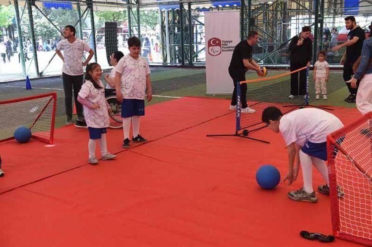 YAKLAŞIK 3 BİN KİŞİLİK SPOR ŞÖLENİ