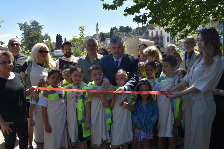 YAŞAYAN İNSAN HAZİNESİ ÇÖMLEK YAPIMINI GÖSTERDİ