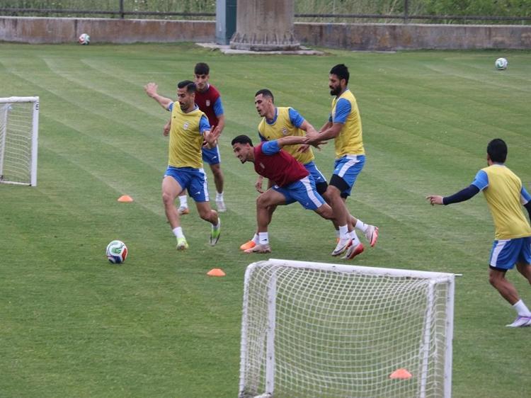 ‘İLK ÜÇ TAKIMDAN BİRİYİZ’