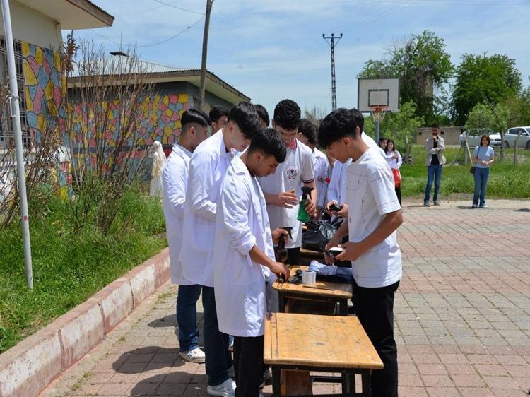 ‘YAŞAYARAK MESLEĞİ ÖĞRENİYORLAR’