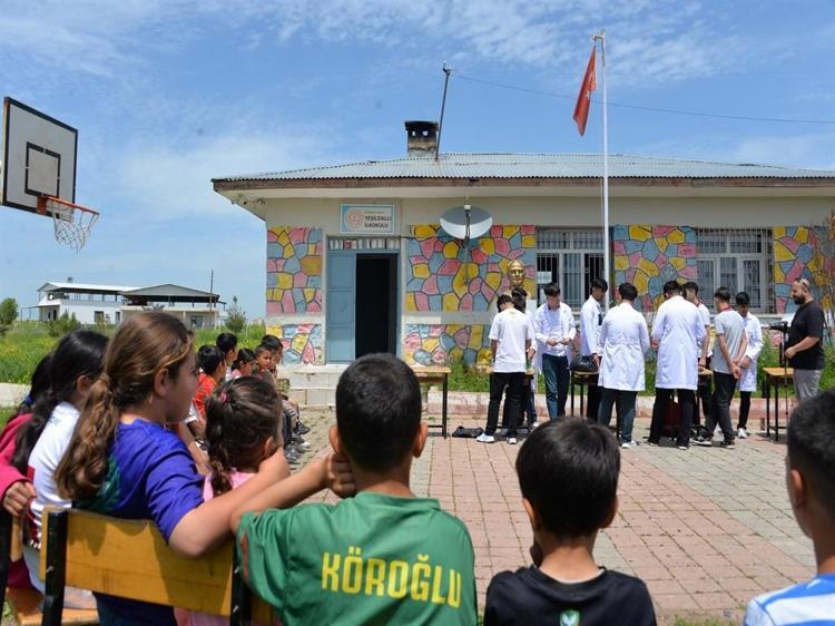‘ÇOCUKLARI SEVİNDİRİYORUZ’