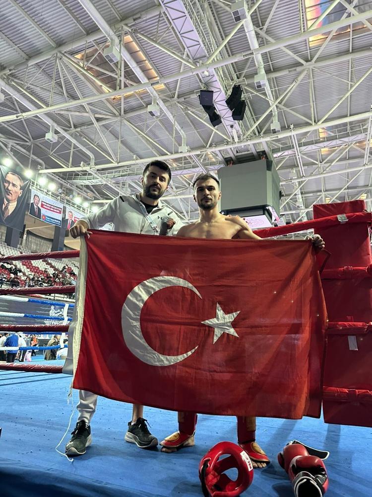 ‘TÜRK BAYRAĞINI TÜM DÜNYADA DALGALANDIRDIM’