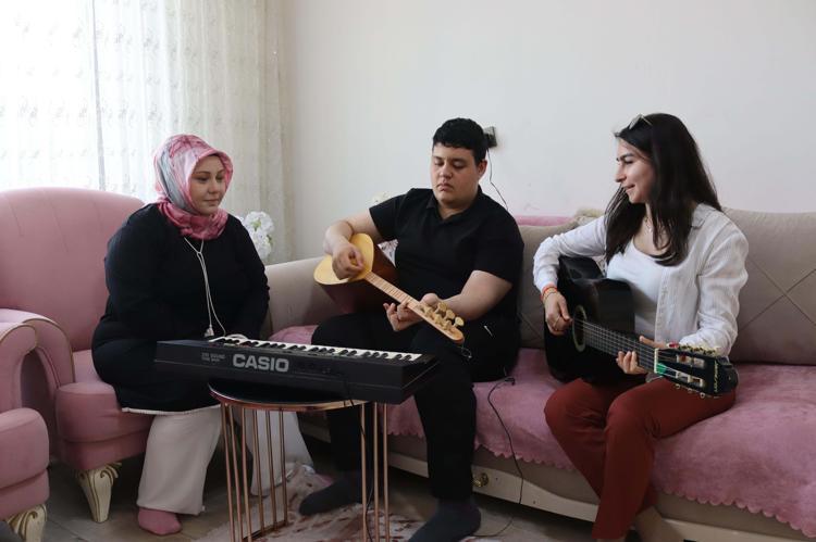 ‘ÖĞRETMENİMDEN ÖRNEK ALARAK BAŞLADIM’