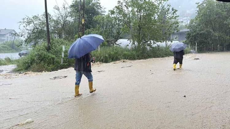 HEYELAN NEDENİYLE KAPANAN KÖY YOLLARI ULAŞIMA AÇILDI