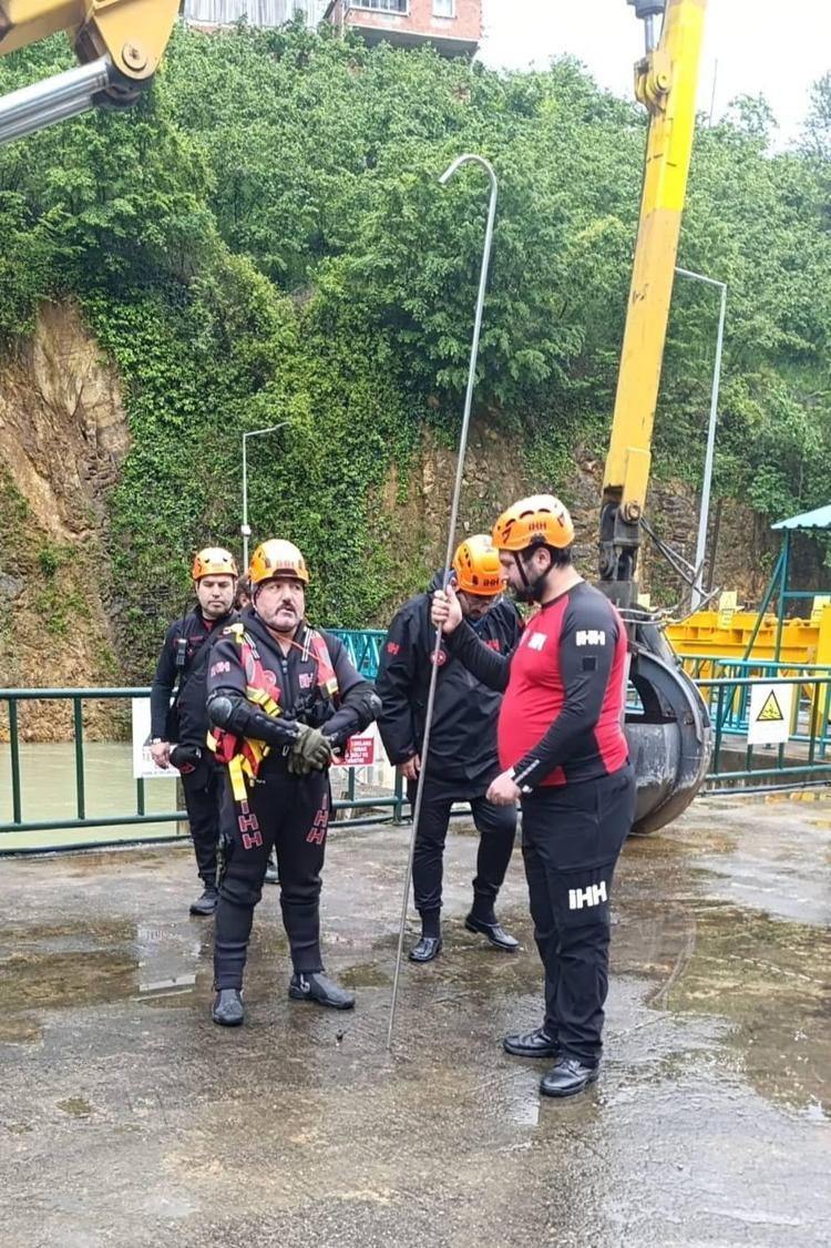 GÜN AĞARINCA AMCAYI ARAMA ÇALIŞMALARINA BAŞLANDI