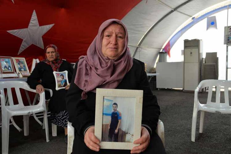 ‘EVİMİZ YAS EVİNE DÖNDÜ, ARTIK ÇOCUKLARIMIZI VERSİNLER’
