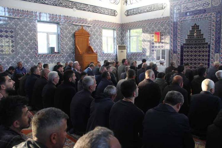İş insanı Cemal Sayılır ise geleneği bu bayramda da sürdürmenin mutluluğunu yaşadıklarını ifade ederek, şöyle konuştu: