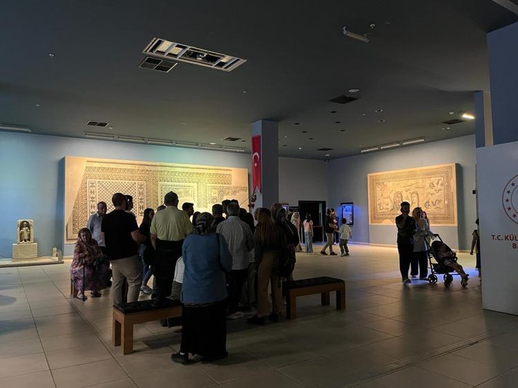 ‘TÜM TARİHİ ESERLERİ GÖRME FIRSATI YAKALADIK’