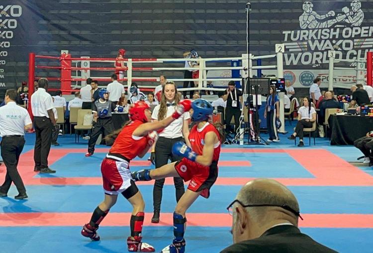 SPOR ÖZ GÜVEN KAZANDIRIYOR