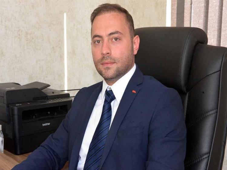 DÜŞMANINA VURUR GİBİ MÜVEKKİLİME YUMRUK ATYOR