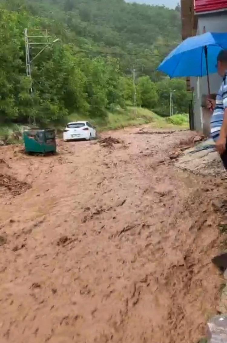 KÖPRÜLER, İÇME SUYU HATLARIMIZ ZAZAR GÖRDÜ