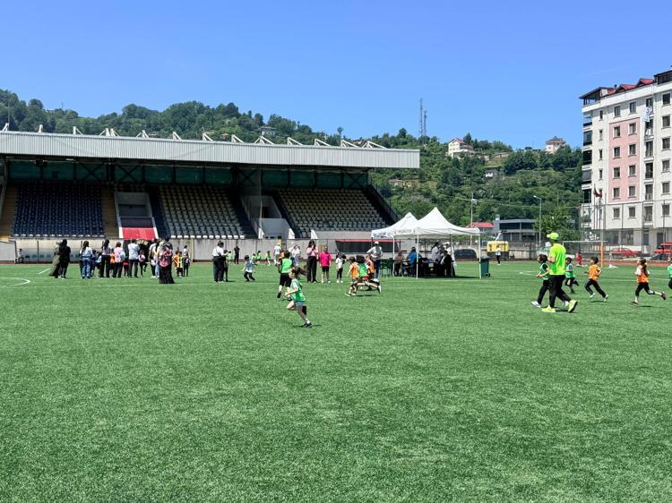 TURGAY ATASELİM: BURADA ÇOCUKLARIMIZA DÜRÜST FUTBOLU VE CENTİLMENLİĞİ AŞILAMAK İSTİYORUZ