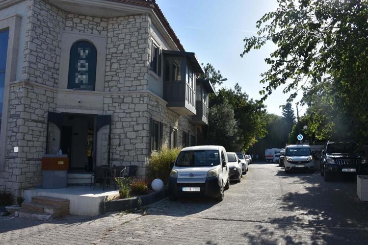 OTEL ÇEVRESİNDE MÜŞTERİ GİBİ DAVRANIP, KEŞİF YAPMIŞ