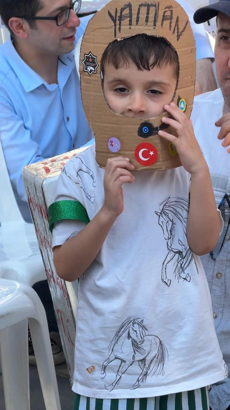 ATIK MALZEMELER KOSTÜME DÖNÜŞTÜ