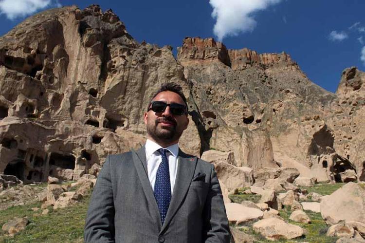VADİDEN ÇIKINCA PERİ BACARI KARŞILIYOR