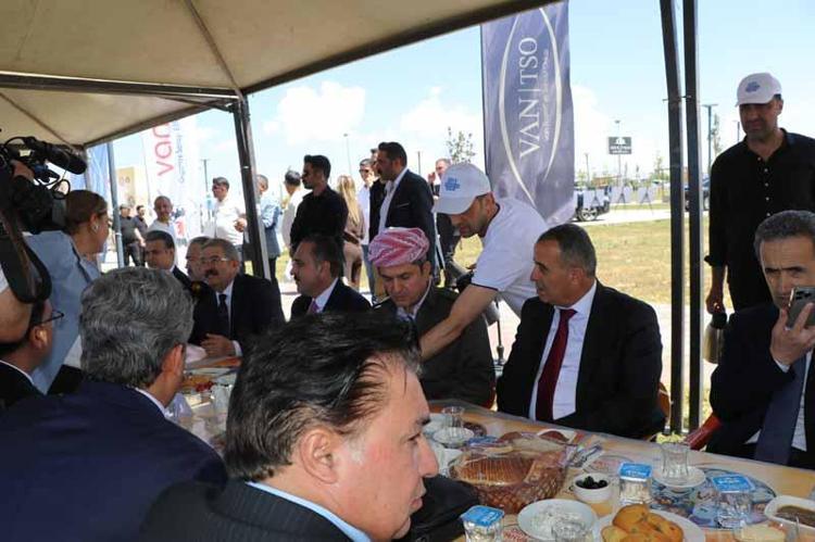 ‘SOFRAMIZ SINIRLARI AŞAN DOSTLUKLARA EV SAHİPLİĞİ YAPTI’
