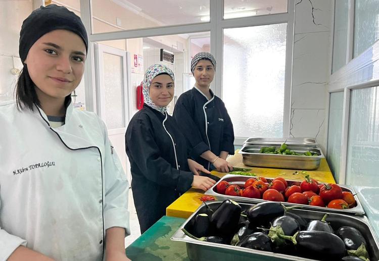 YEMEK YARIŞMASINDA DERECE ELDE ETTİK