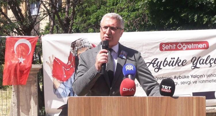 ‘O, ÖĞRETMENLİK AŞKIYLA BİZE IŞIK TUTTU’