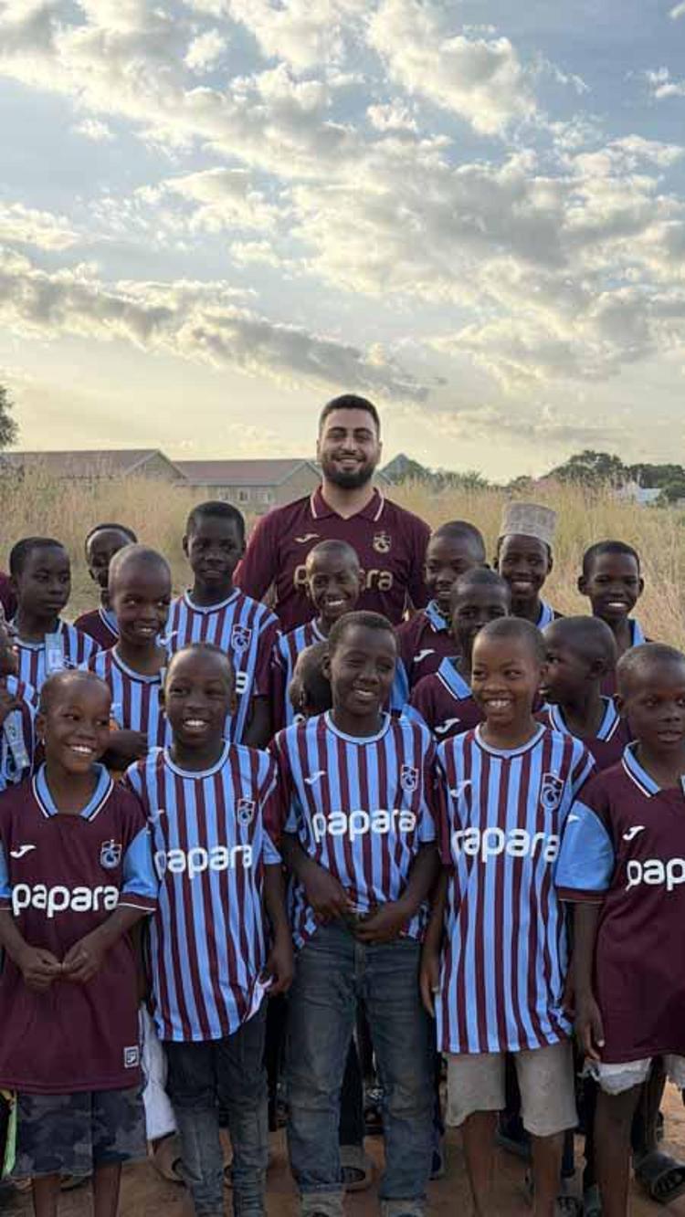 AFRİKALI ÇOCUKLAR BORDO-MAVİYLE TANIŞTI