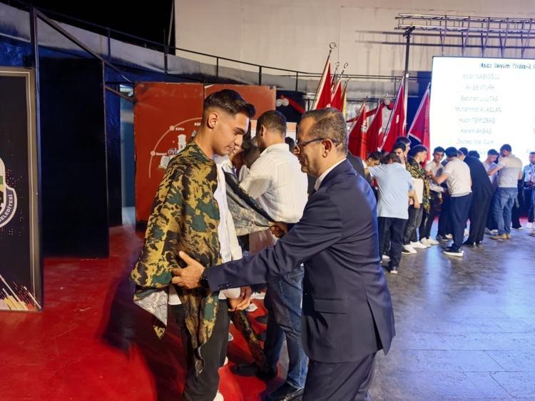 ‘EVLATLARIMIZI SADECE AKADEMİK BİLGİYLE DONATMAK YETERLİ DEĞİL’