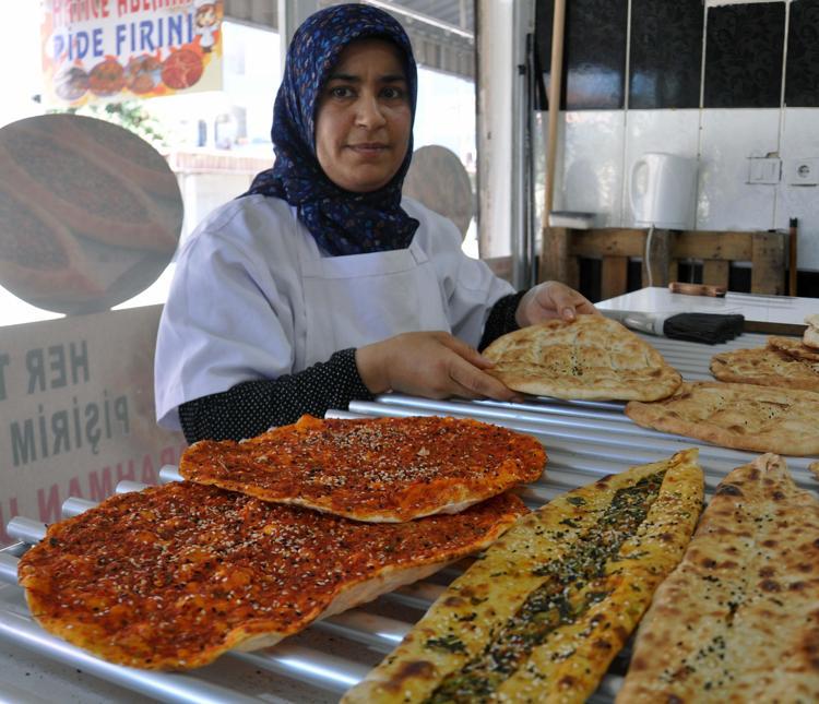 HERKES AYAKLARININ ÜSTÜNDE DURABİLİR