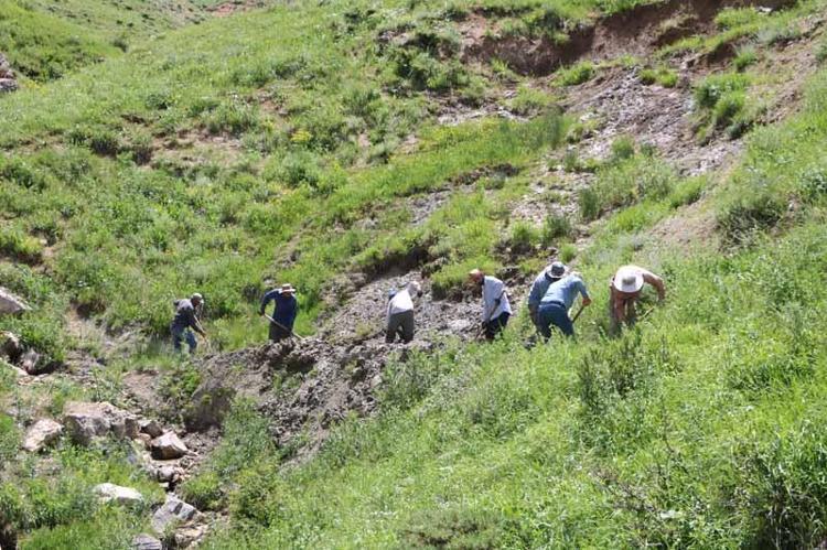 AĞUSTOS AYINDA KÖY SUSUZLUKLA KARŞI KARŞIYA KALIYOR