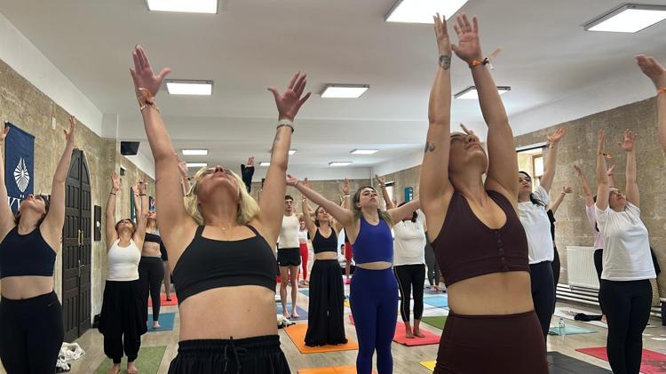 YOGANIN BİRLEŞTİRİCİ GÜCÜNDEN YARARLANIYORUZ