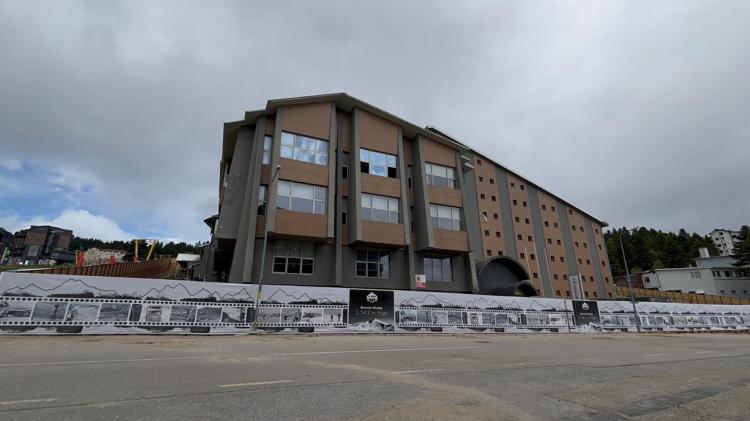 OTEL ADETA BİR İHMALLER ZİNCİRİ SONUCU YANIYOR