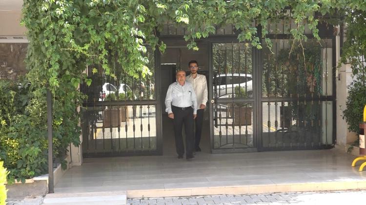 BİR ÖĞRETMEN GİBİ HEP BAŞIMDA DURDU