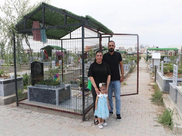 ‘HER BAYRAM ELBİSESİNİ ALIP MEZARINA ASIYORUZ’