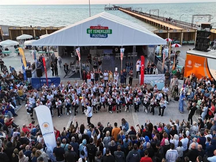 ‘ÖZELLİKLE ÇOCUKLARA VE İHTİYAÇ OLAN HER YERE GİTMEYE ÇALIŞIYORUZ’