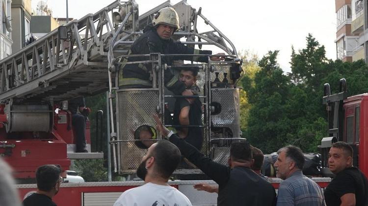 3 KİŞİ HASTANEYE GÖTÜRÜLDÜ